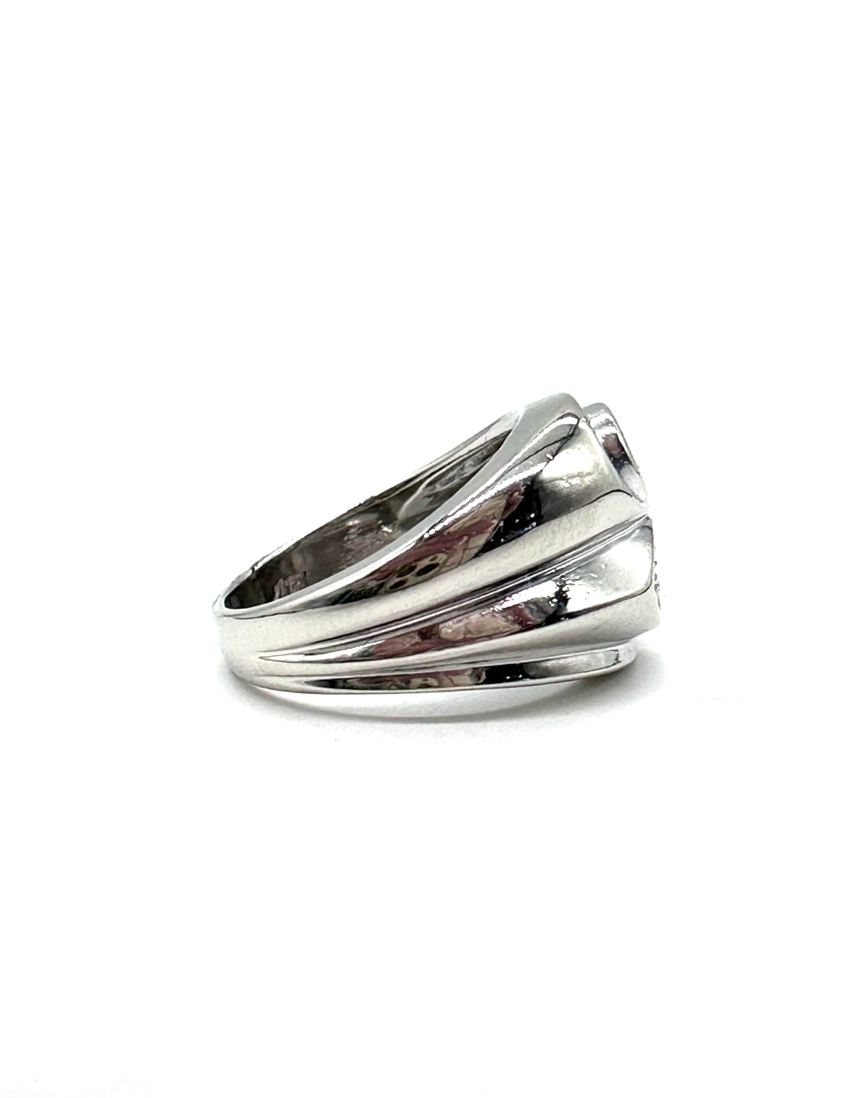 Double pear shaped diamond bypass ring